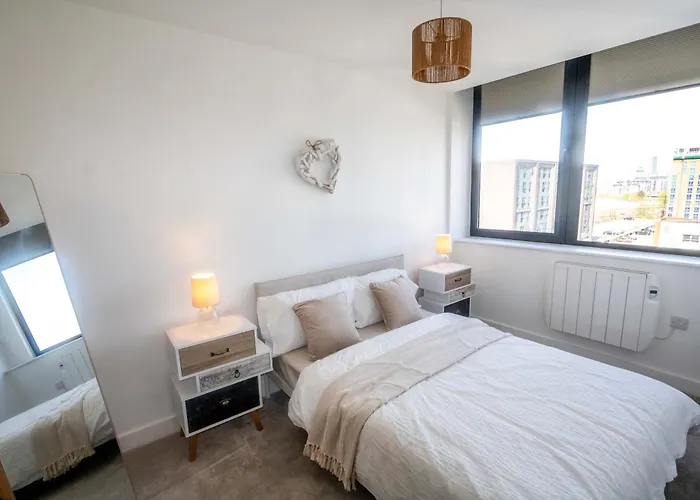 Zeni Alexandra Rise Two Bed Flat Manchester