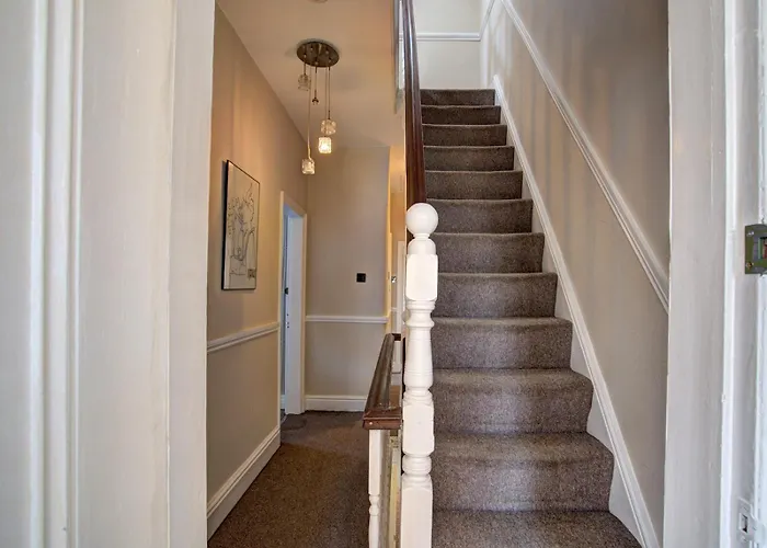 펜션 Large Victorian House In Trafford Park - Pass The Keys 맨체스터