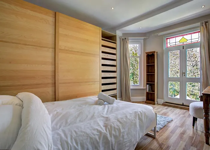 Large Victorian House In Trafford Park - Pass The Keys 펜션 맨체스터