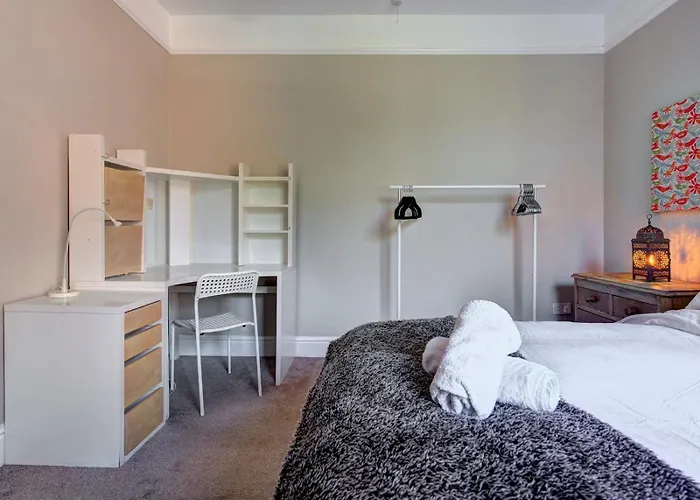 Spacious Victorian Family Home In Stretford - Pass The Keys Manchester