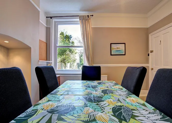 Large Victorian House In Trafford Park - Pass The Keys