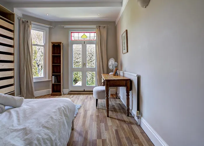 Spacious Victorian Family Home In Stretford - Pass The Keys Tatil Evi