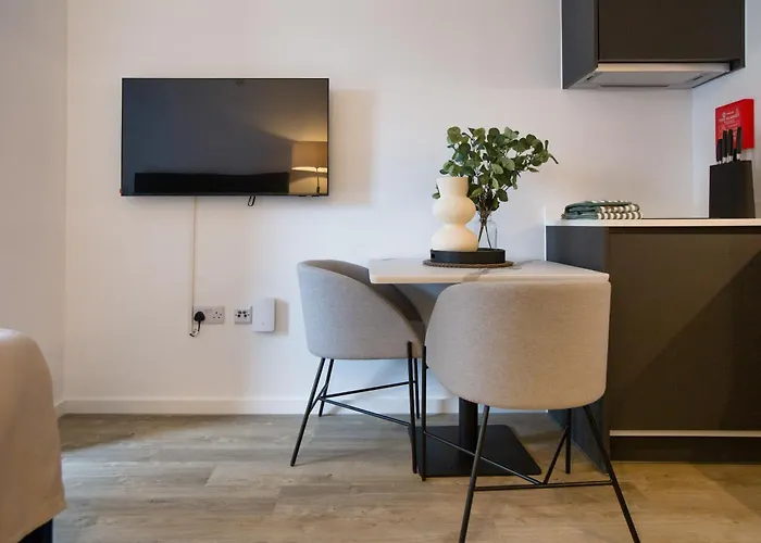 Cable Street Serviced