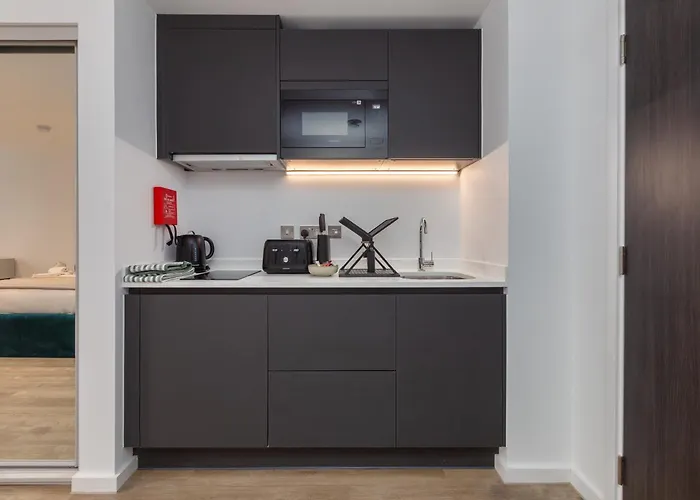 Cable Street Serviced *