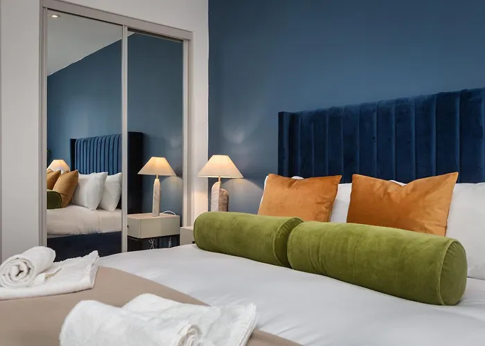 Cable Street Serviced