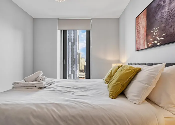 Beautiful Luxury By Media & Man Utd - Pass The Keys *