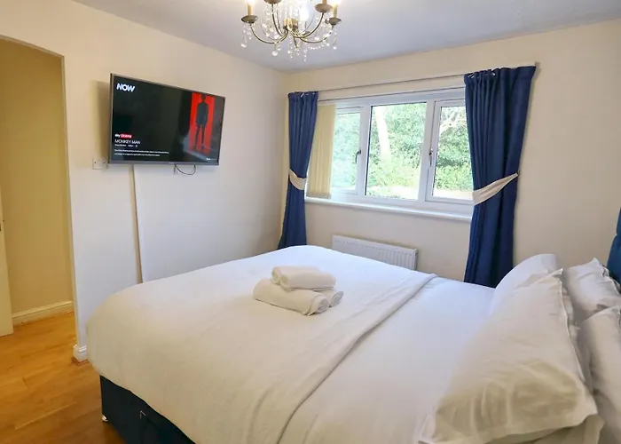 Home Base For Manchester 4 Bed-Garden-Free Parking - Pass The Keys Feriehus *