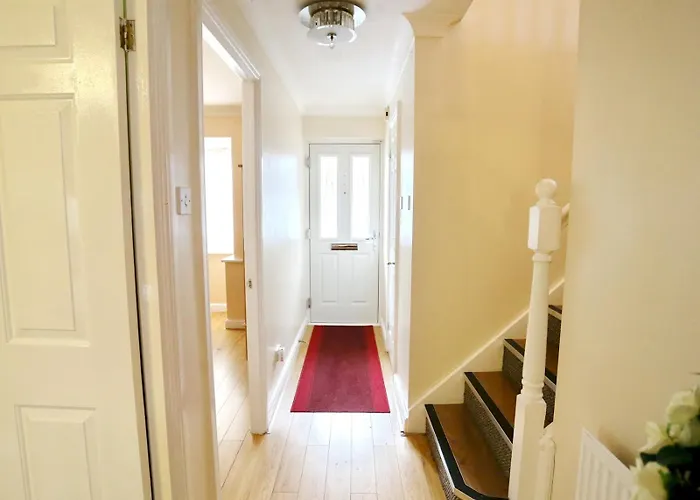 Home Base For Manchester 4 Bed-Garden-Free Parking - Pass The Keys * Mánchester