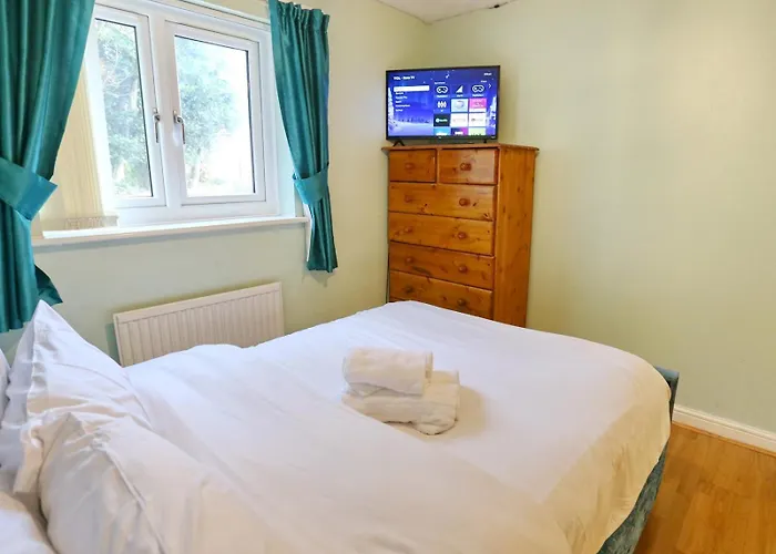 Home Base For Manchester 4 Bed-Garden-Free Parking - Pass The Keys Feriehus