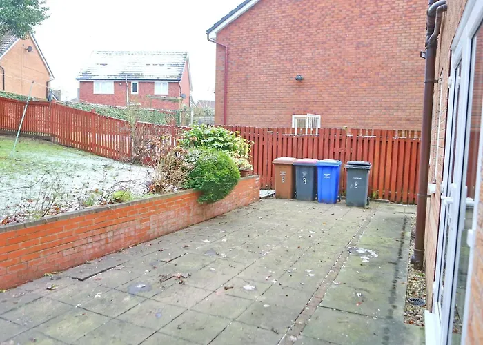 Home Base For Manchester 4 Bed-Garden-Free Parking - Pass The Keys