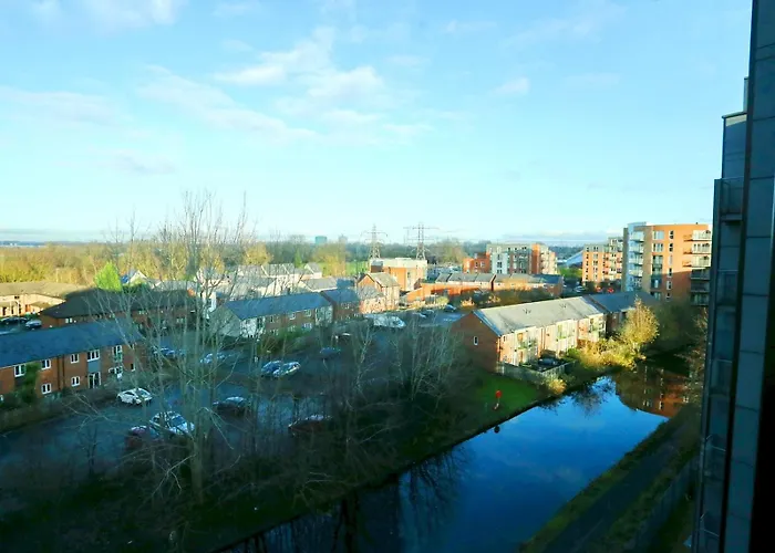 Cosy Mins Away To Man Etihad Arena - Pass The Keys *