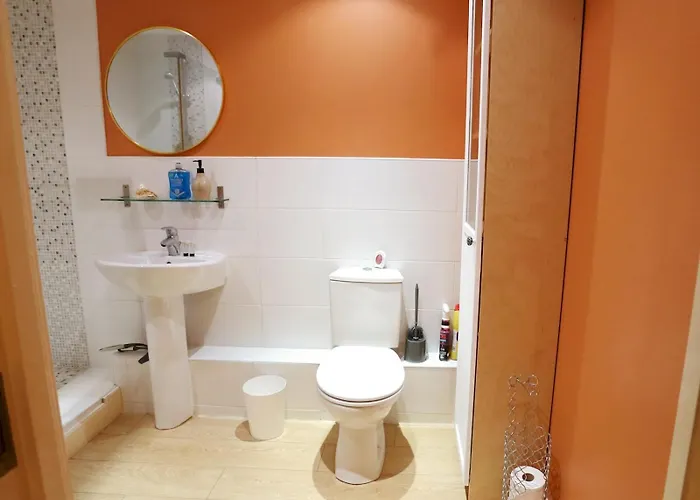 Cosy Mins Away To Man Etihad Arena - Pass The Keys