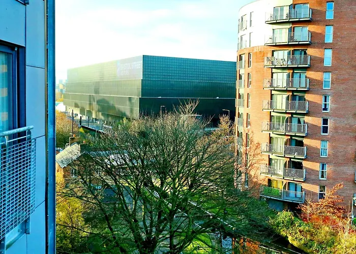 Cosy Mins Away To Man Etihad Arena - Pass The Keys * Manchester