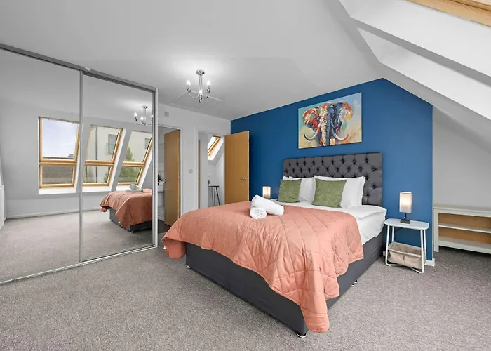 Dom wakacyjny Luxury 4 Bed Home, Garden, Parking, 3 Baths Manchester