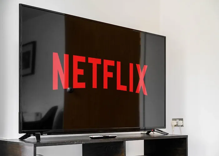 Luxury 4 Bed Home, Garden, Parking, 3 Baths Dom wakacyjny Manchester