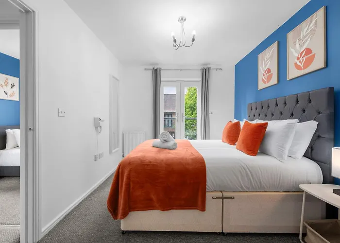 Luxury 4 Bed Home, Garden, Parking, 3 Baths Dom wakacyjny *