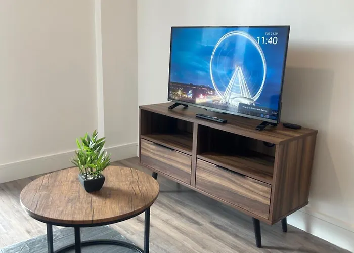 Cozy, Stylish Modern 2 Bedroom Entire Flat 아파트