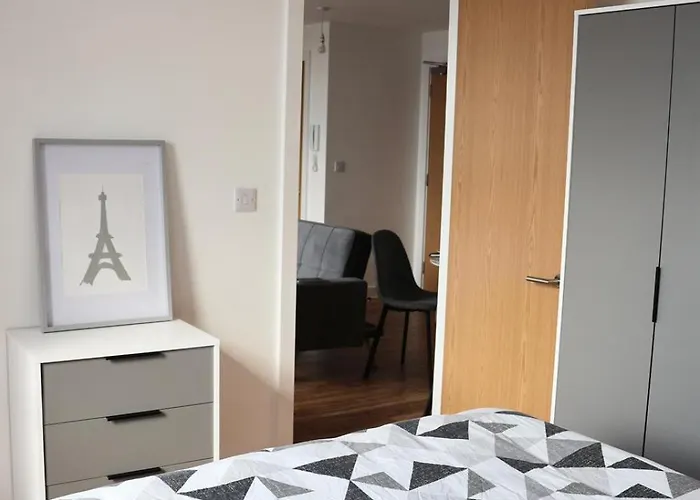 Luxury 2 Bed 13th Floor View Of Old Trafford Manchester