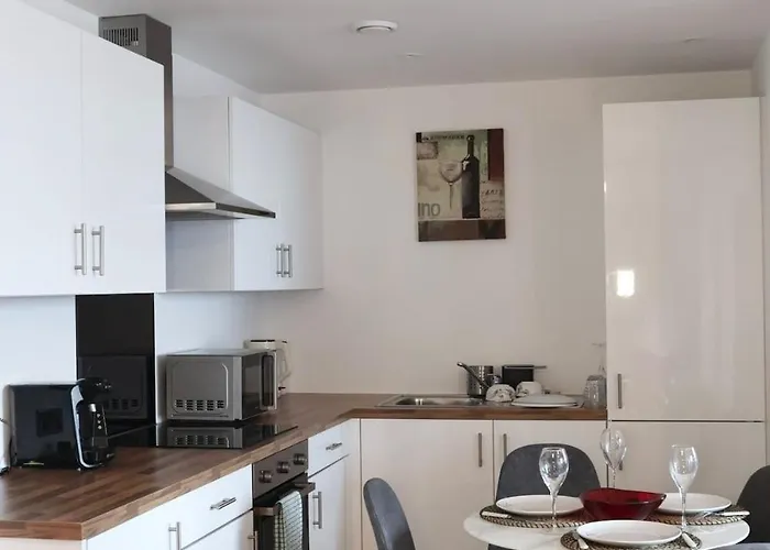 Luxury 2 Bed 13th Floor View Of Old Trafford