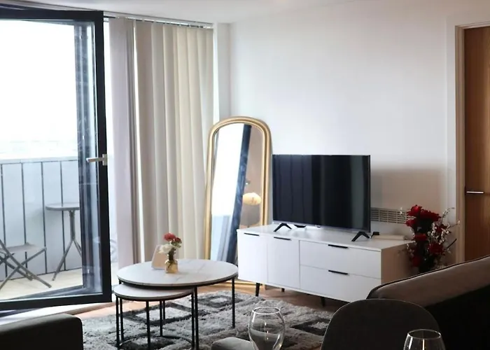 Luxury 2 Bed 13th Floor View Of Old Trafford * Manchester