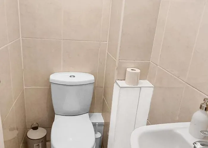 Dom wakacyjny Spacious 3br Near Etihad And Coop Live Free Parking *