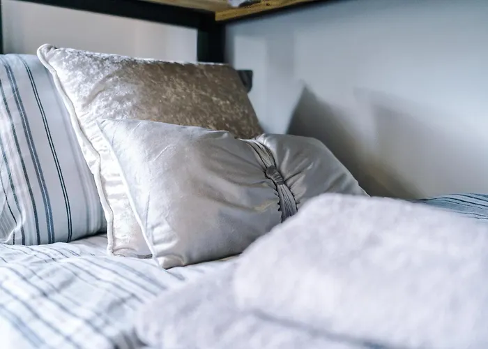 3br Salford Sleeps 7 Kitchen Parking * Manchester