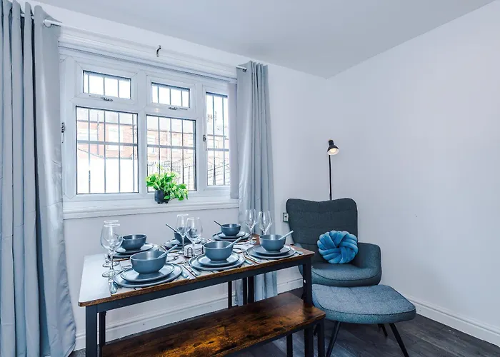 Dom wakacyjny 3br Salford Sleeps 7 Kitchen Parking *