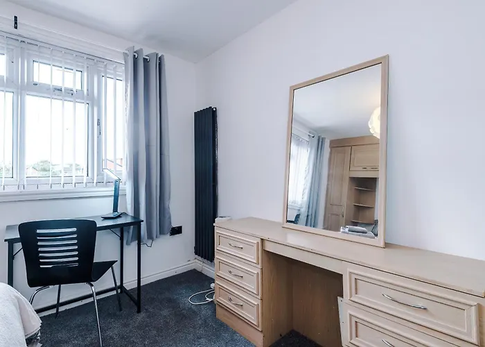 3br Salford Sleeps 7 Kitchen Parking * Manchester