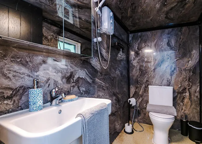 3br Salford Sleeps 7 Kitchen Parking Prázdninový dům Manchester