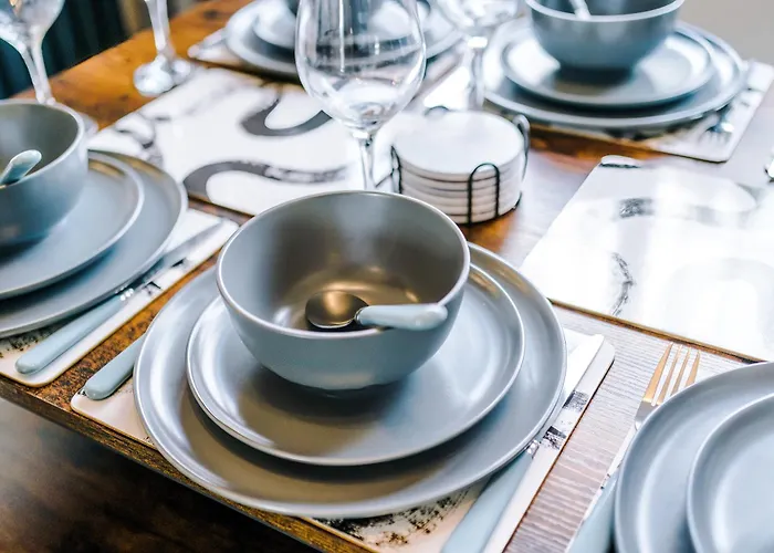 3br Salford Sleeps 7 Kitchen Parking