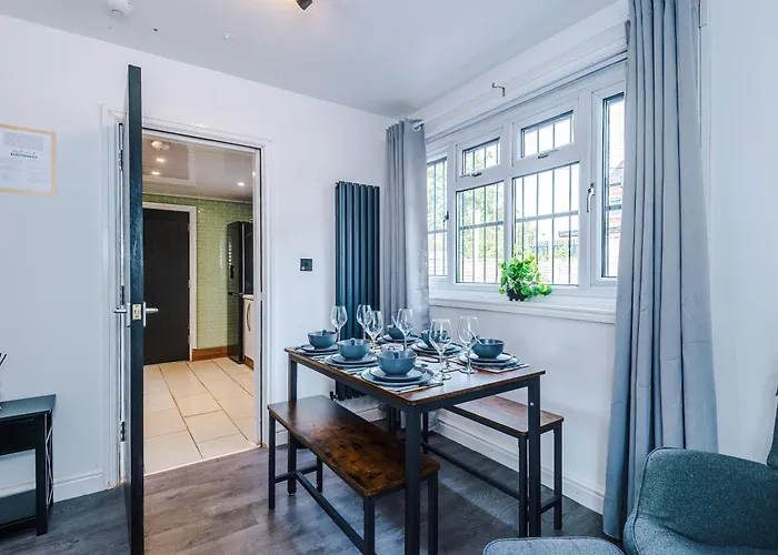 3br Salford Sleeps 7 Kitchen Parking Prázdninový dům