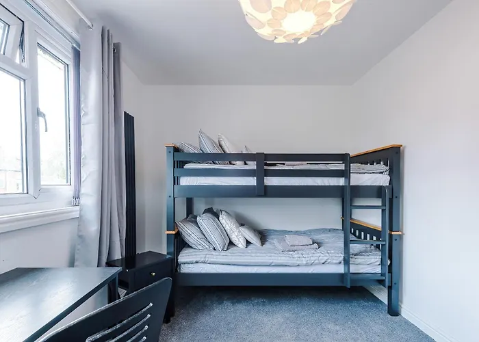 3br Salford Sleeps 7 Kitchen Parking Feriehus *