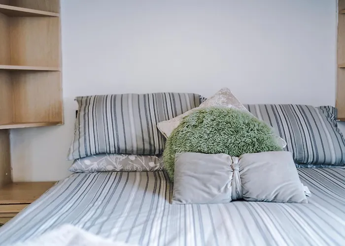 3br Salford Sleeps 7 Kitchen Parking Prázdninový dům