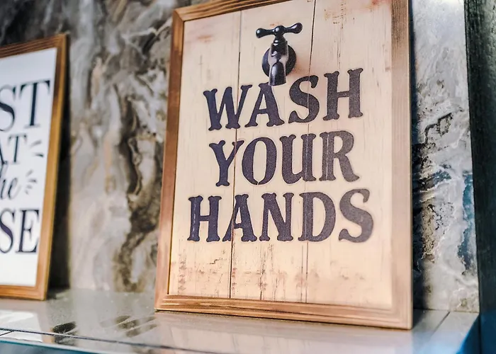 Feriehus 3br Salford Sleeps 7 Kitchen Parking