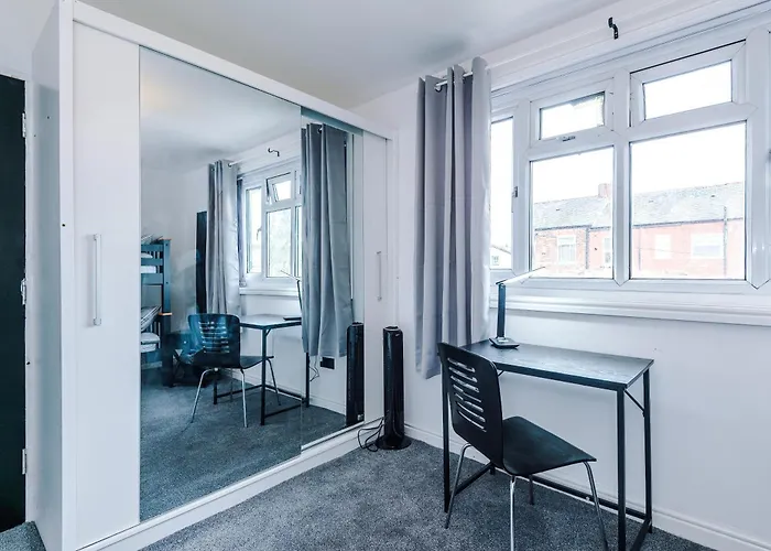 3br Salford Sleeps 7 Kitchen Parking Dom wakacyjny Manchester