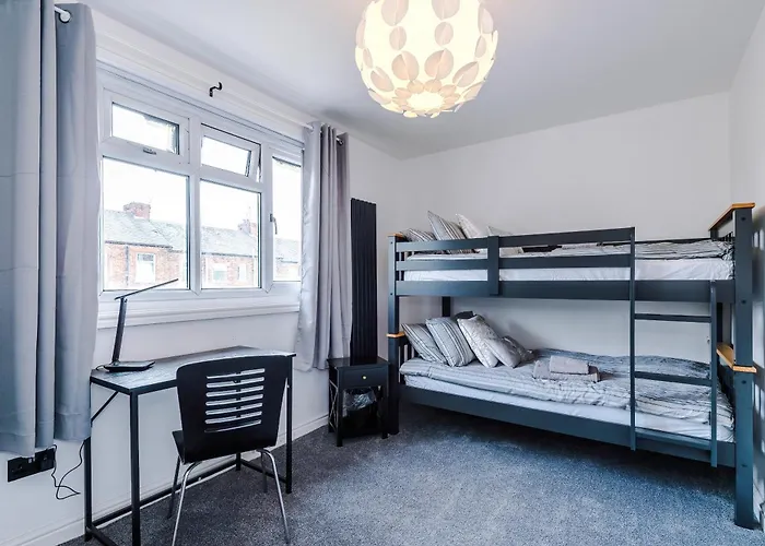 Feriehus 3br Salford Sleeps 7 Kitchen Parking Manchester