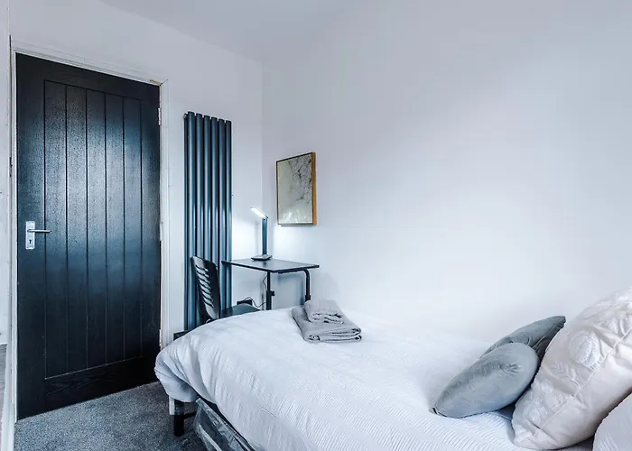 3br Salford Sleeps 7 Kitchen Parking Feriehus *