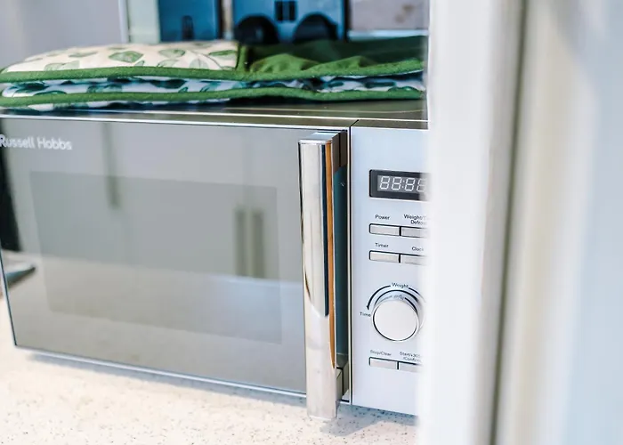 3br Salford Sleeps 7 Kitchen Parking * Manchester