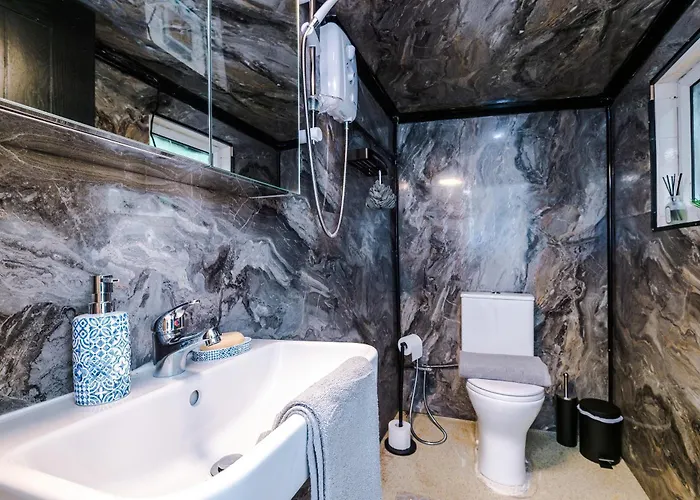 3br Salford Sleeps 7 Kitchen Parking Dom wakacyjny Manchester