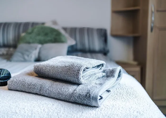 3br Salford Sleeps 7 Kitchen Parking * Manchester