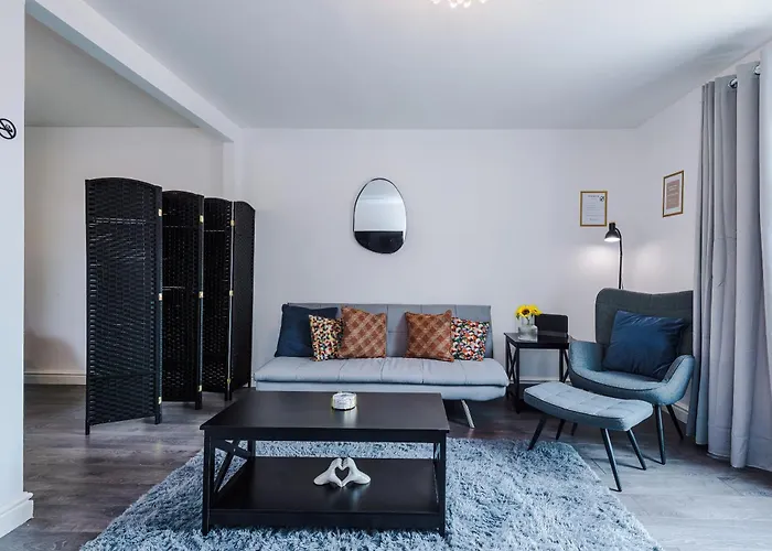 Dom wakacyjny 3br Salford Sleeps 7 Kitchen Parking