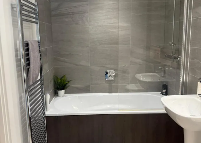 Modern Centre 2 Bedroom With Large Balcony 曼彻斯特