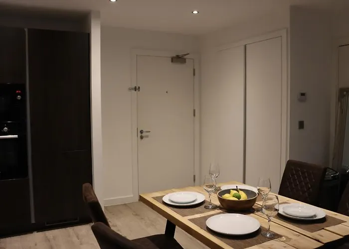 Modern Centre 2 Bedroom With Large Balcony 맨체스터