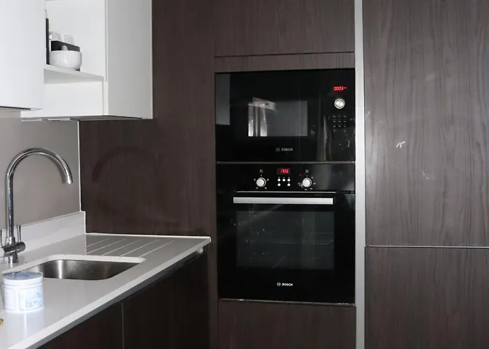 Modern Centre 2 Bedroom With Large Balcony *