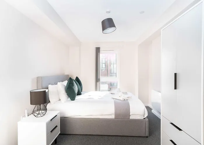 Bright & Spacious 2 Bedroom Apartmán *