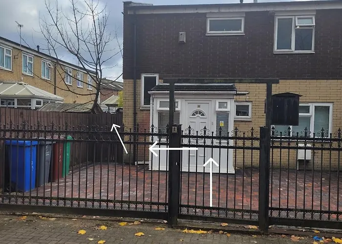 Cosy Newly Built Self-contained Garden Flat *