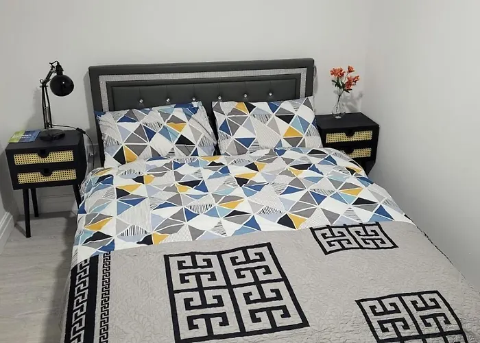 Cosy Newly Built Self-contained Garden Flat Διαμέρισμα *