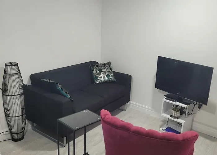 Cosy Newly Built Self-contained Garden Flat Μάντσεστερ