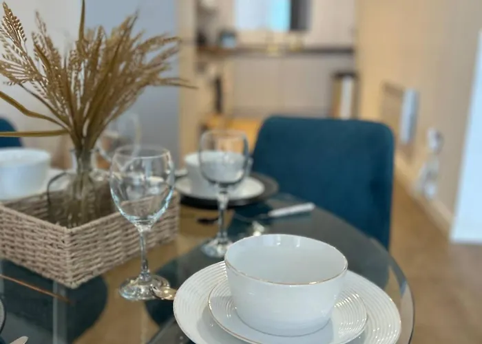 The Dyche - Spacious - Local Attractions *