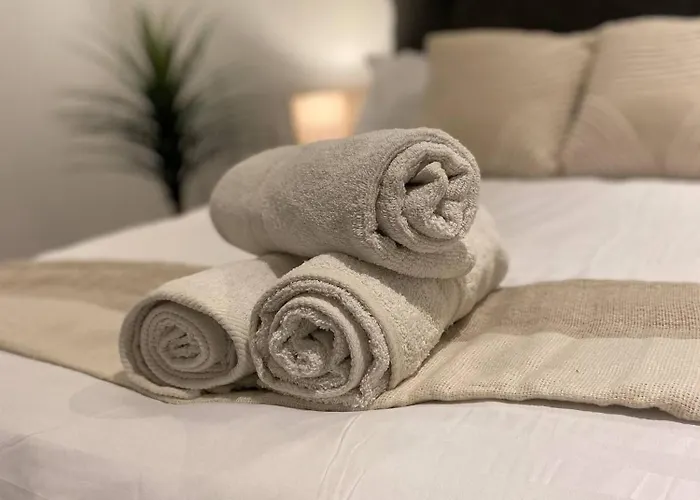 The Dyche - Spacious - Local Attractions *